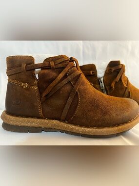 NWOT BORN Brown Ankle Boots booties SZ 8.5 shoes leather